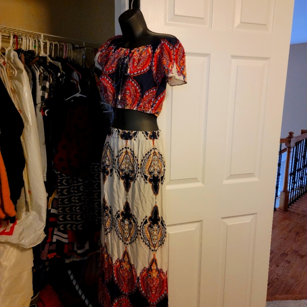 Mediterranean style combo top and skirt.